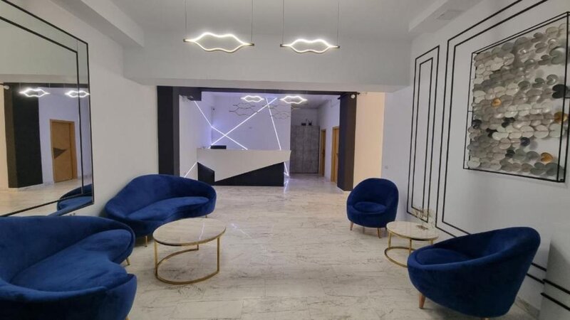 Receptionera 5000 lei, Mamaia Nord, masa + transport.