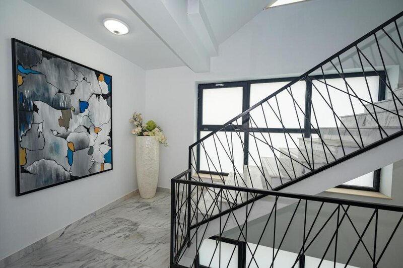 Receptionera 5000 lei, Mamaia Nord, masa + transport.